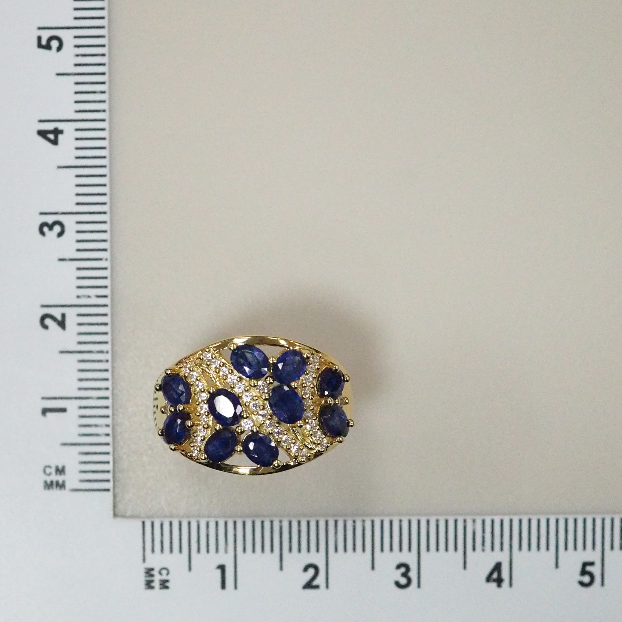 Серебряное кольцо с сапфирами